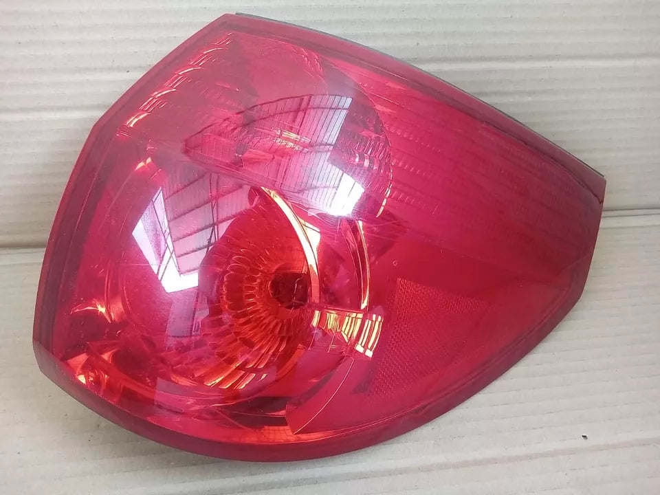 2006-2010 TOYOTA SIENNA TAIL LIGHT REAR LAMP RIGHT PASSENGER SIDE - OEM