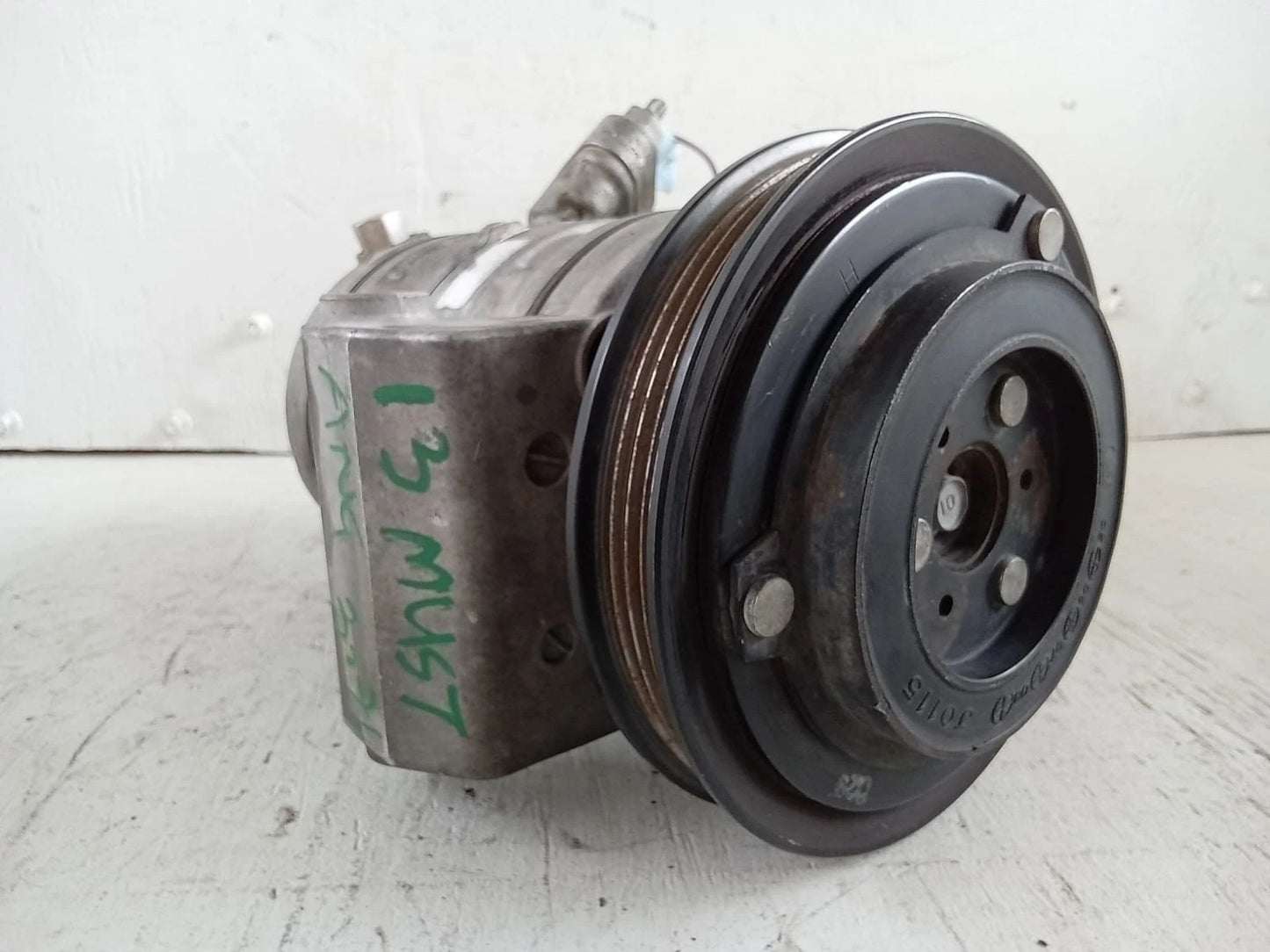 2011-2014 FORD MUSTANG 3.7L A/C COMPRESSOR BR33-19D629-AD | 002C286282