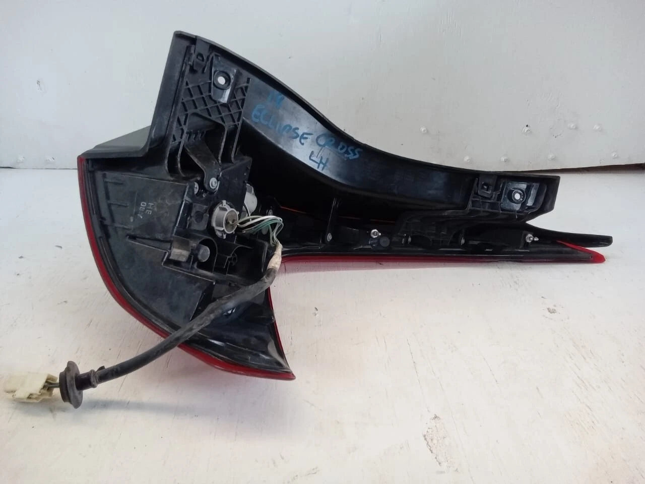 2018-2020 MITSUBISHI ECLIPSE CROSS TAIL LIGHT REAR LAMP LEFT DRIVER SIDE 8330B014