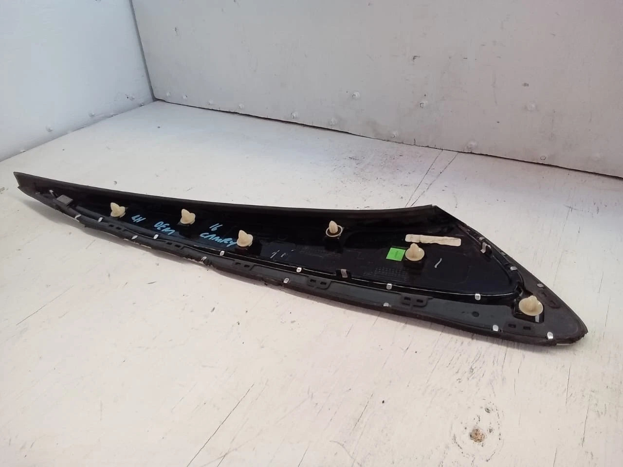2015-2016 TOYOTA CAMRY LEFT LH SIDE REAR PILLAR TRIM MOLDING OEM 75056-06010