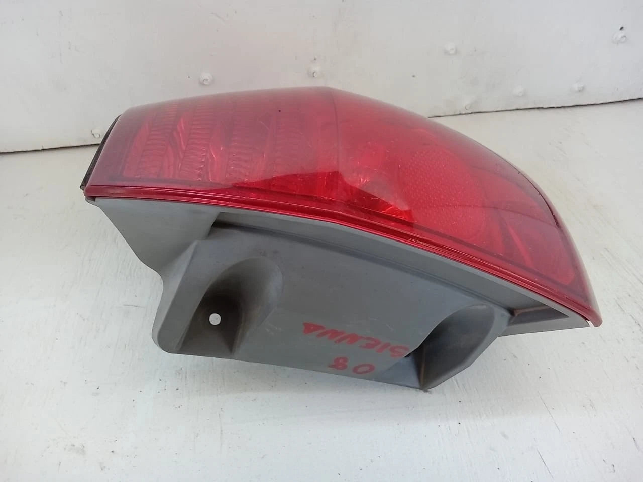 2006-2010 TOYOTA SIENNA TAIL LIGHT REAR LAMP RIGHT PASSENGER SIDE 81550AE020