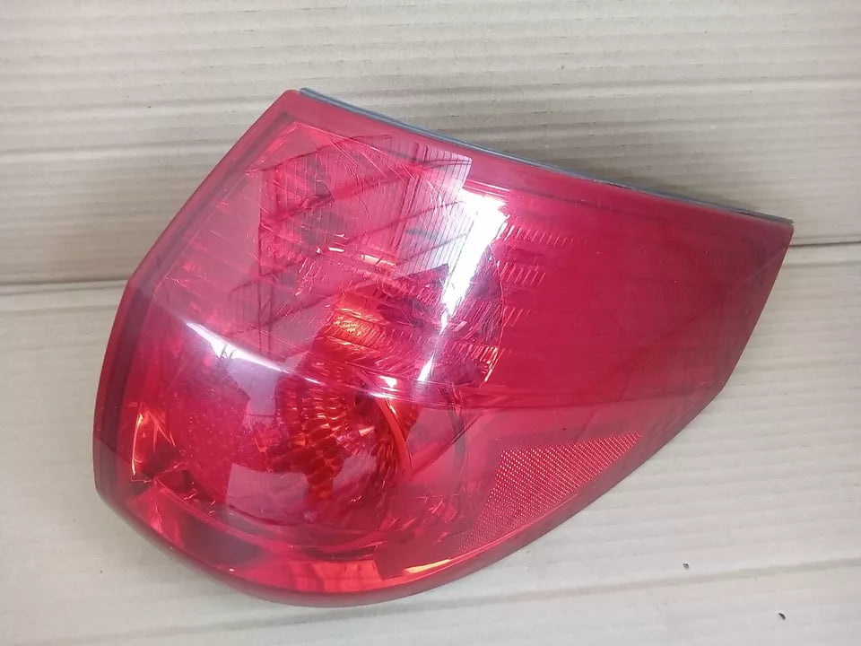 2006-2010 TOYOTA SIENNA TAIL LIGHT REAR LAMP RIGHT PASSENGER SIDE - OEM