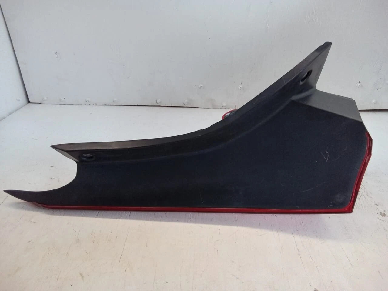 2018-2020 MITSUBISHI ECLIPSE CROSS TAIL LIGHT REAR LAMP LEFT DRIVER SIDE 8330B014