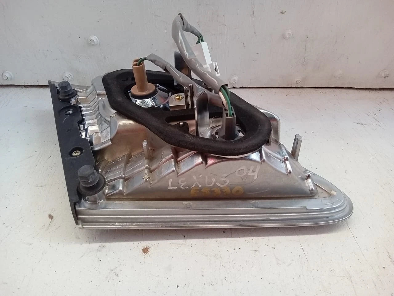 2004-2006 LEXUS ES330 REAR LAMP RIGHT PASSENGER SIDE 81551-33430