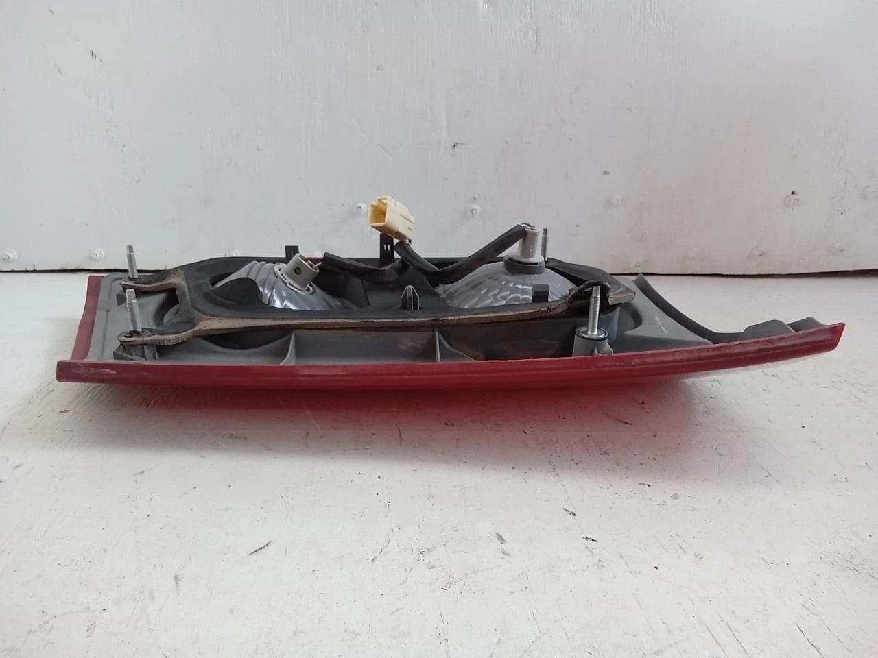 2006-2010 TOYOTA SIENNA LID TAIL LIGHT REAR LAMP RIGHT PASSENGER SIDE 81680AE020