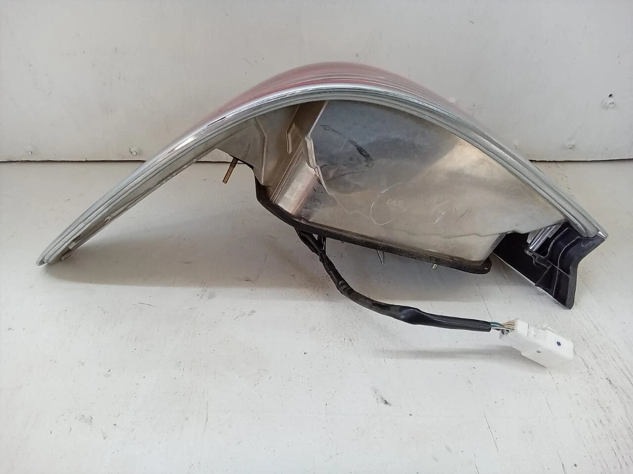 2004-2006 LEXUS ES330 ES 330 TAIL LIGHT REAR LAMP LEFT DRIVER SIDE 8155133430