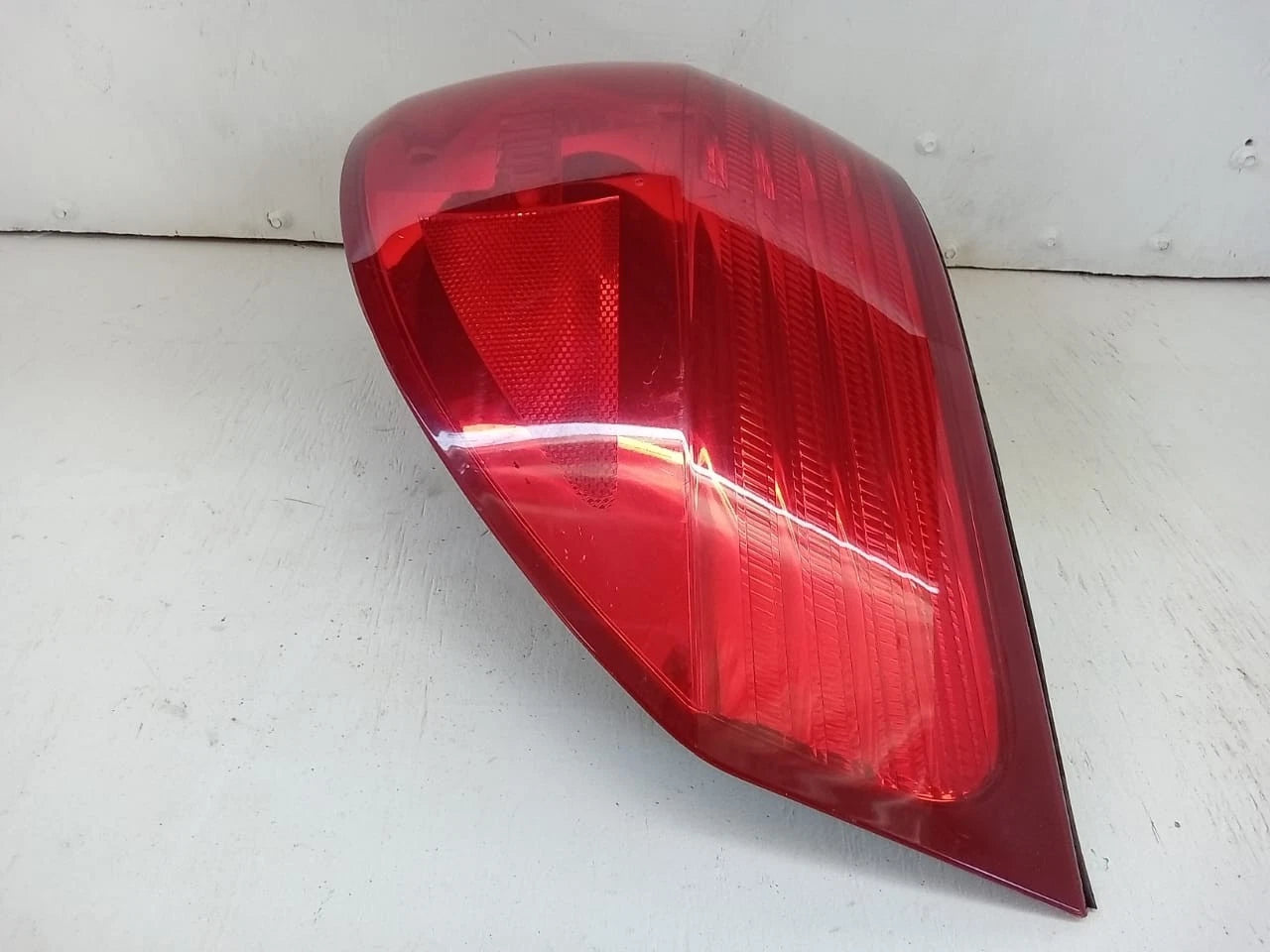 2006-2010 TOYOTA SIENNA TAIL LIGHT REAR LAMP RIGHT PASSENGER SIDE 81550AE020