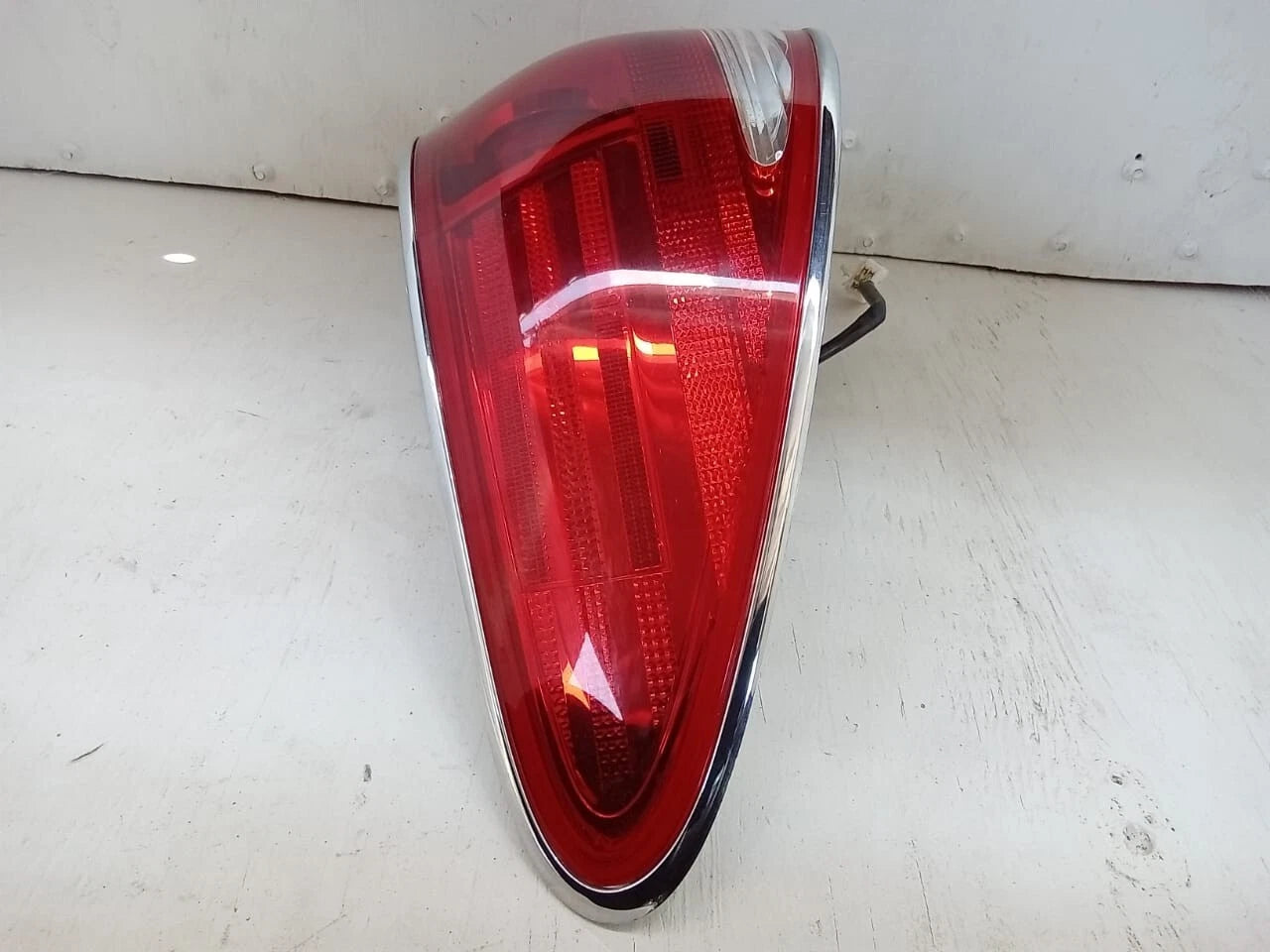 2004-2006 LEXUS ES330 ES 330 TAIL LIGHT REAR LAMP LEFT DRIVER SIDE 8155133430