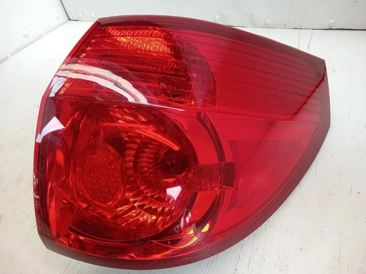 2006-2010 TOYOTA SIENNA TAIL LIGHT REAR LAMP RIGHT PASSENGER SIDE 81550AE020