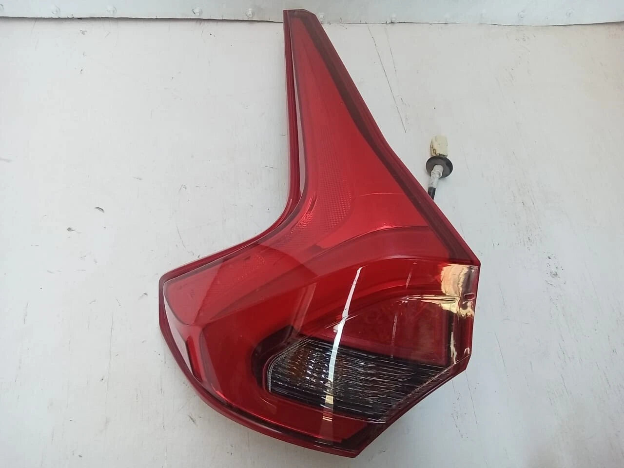 2018-2020 MITSUBISHI ECLIPSE CROSS TAIL LIGHT REAR LAMP LEFT DRIVER SIDE 8330B014