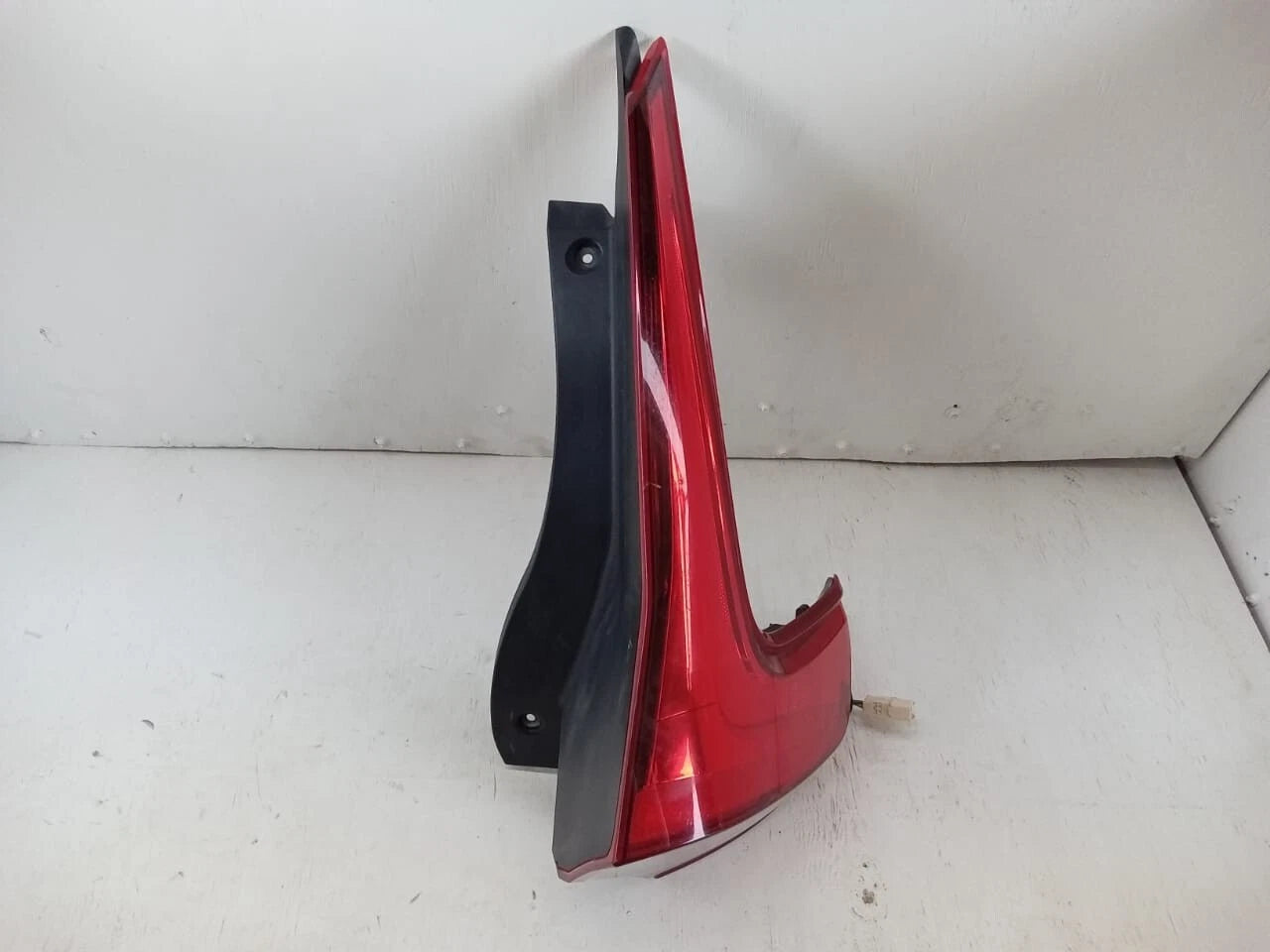 2018-2020 MITSUBISHI ECLIPSE CROSS TAIL LIGHT REAR LAMP RIGHT PASSENGER SIDE 8330B014