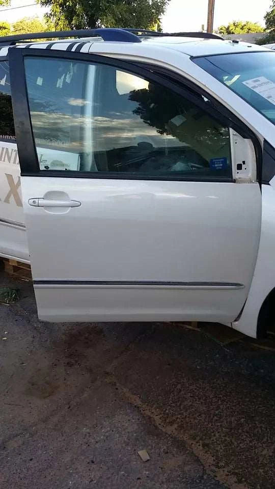 RIGHT FRONT PASSENGER DOOR