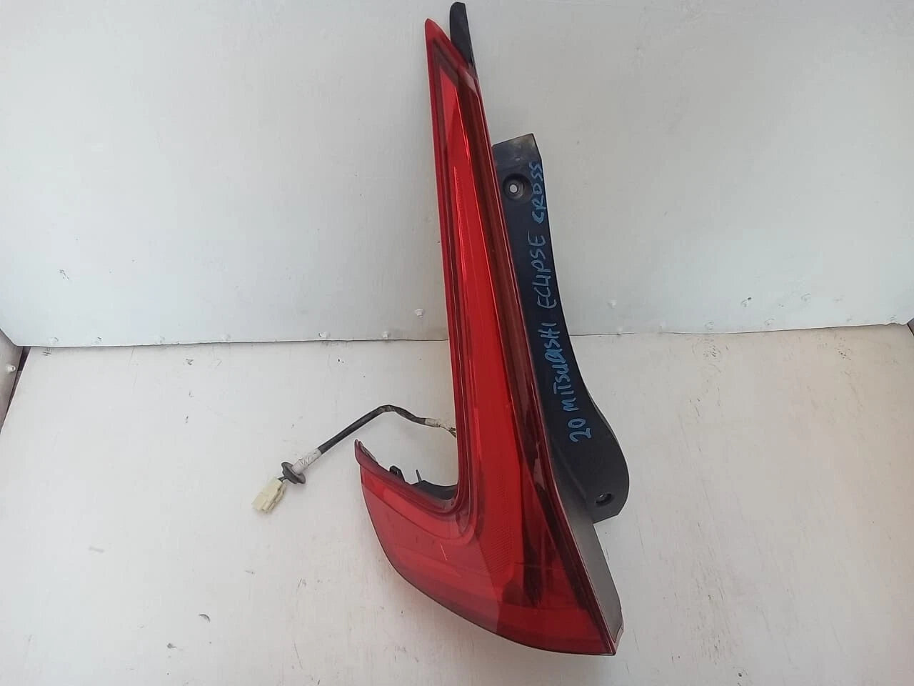 2018-2020 MITSUBISHI ECLIPSE CROSS TAIL LIGHT REAR LAMP LEFT DRIVER SIDE 8330B014