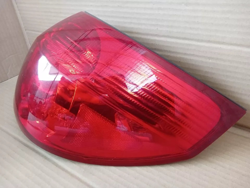 2006-2010 TOYOTA SIENNA TAIL LIGHT REAR LAMP RIGHT PASSENGER SIDE - OEM