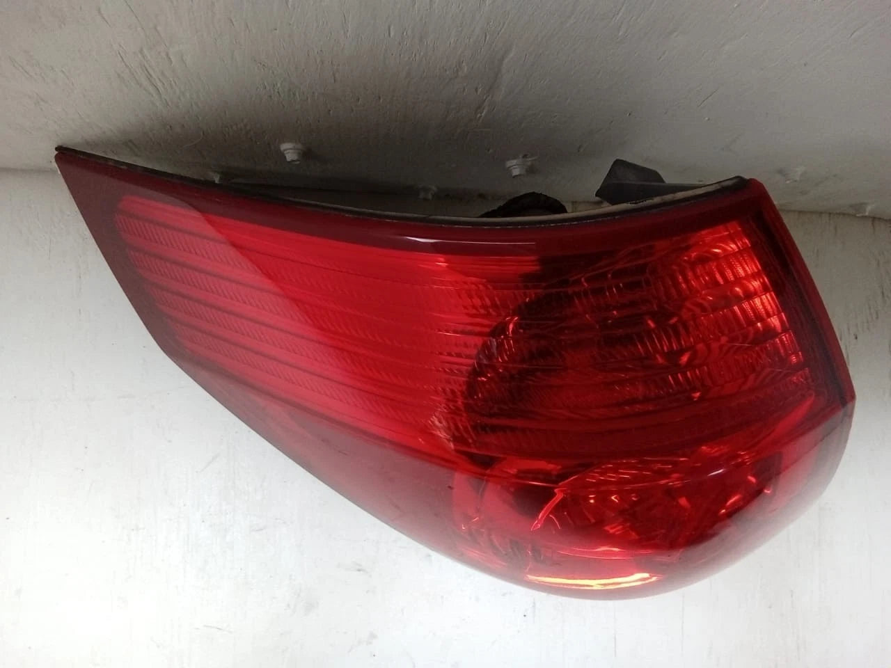 2006-2010 TOYOTA SIENNA TAIL LIGHT REAR LAMP LEFT DRIVER SIDE 81560AE020