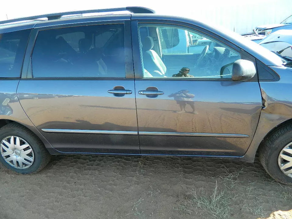 2004 - 2010 TOYOTA SIENNA FRONT AND REAR RIGHT PASSENGER DOORS DOOR SET(2 DOORS)