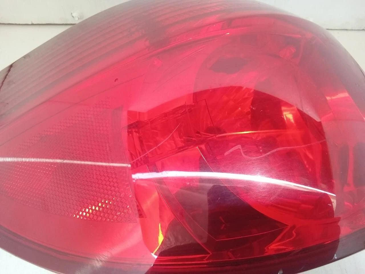 2006-2010 TOYOTA SIENNA TAIL LIGHT REAR LAMP LEFT DRIVER SIDE 81560AE020