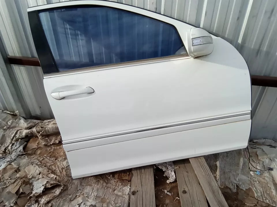 2001 2002 2003 2004 2005 2006 2007 MERCEDES C CLASS FRONT RIGHT DOOR