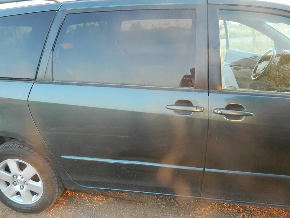 2004 2005 2006 2007 2008 2009 2010 TOYOTA SIENNA REAR RIGHT PASSENGER DOOR OEM