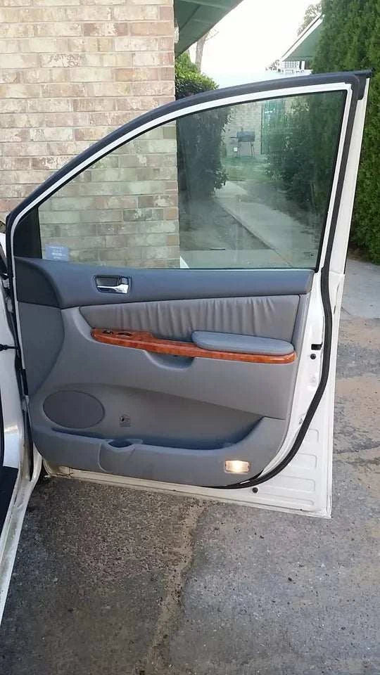 RIGHT FRONT PASSENGER DOOR