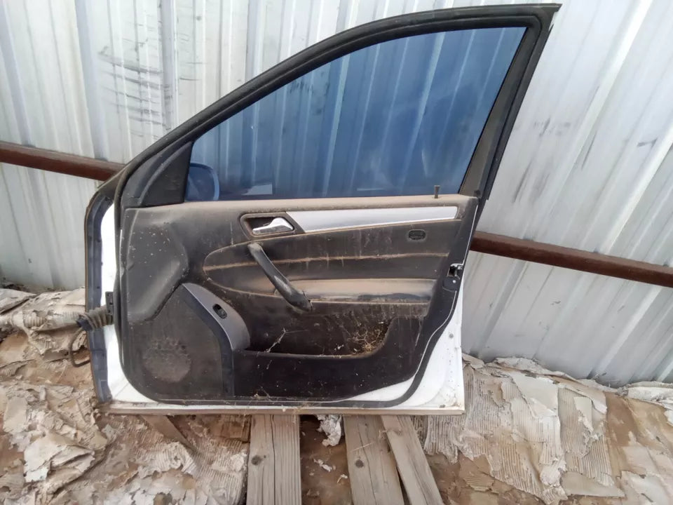 2001 2002 2003 2004 2005 2006 2007 MERCEDES C CLASS FRONT RIGHT DOOR
