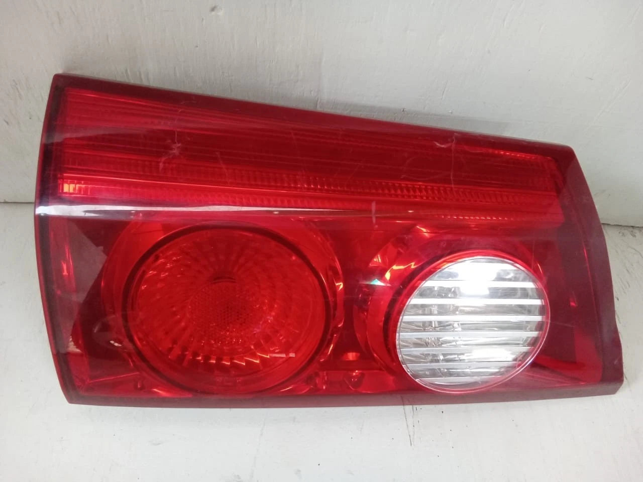 2006 - 2010 TOYOTA SIENNA LID TAIL LIGHT REAR LAMP LEFT DRIVER SIDE 81680-AE020