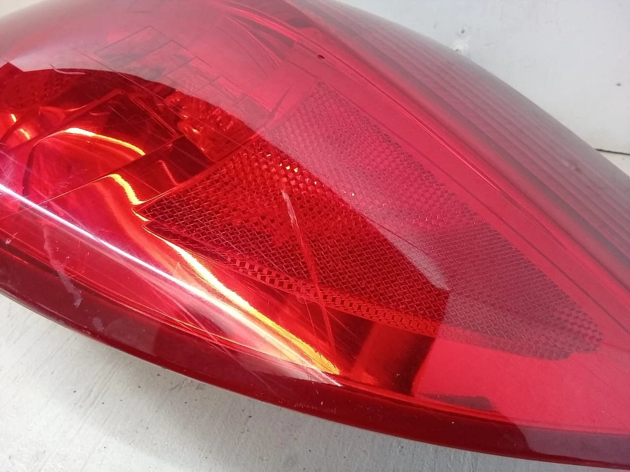 2006-2010 TOYOTA SIENNA TAIL LIGHT REAR LAMP RIGHT PASSENGER SIDE 81550AE020