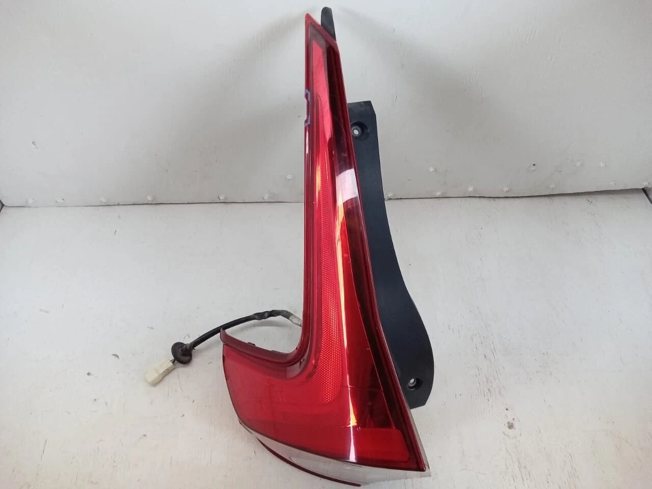 2018-2020 MITSUBISHI ECLIPSE CROSS TAIL LIGHT REAR LAMP LEFT DRIVER SIDE 8330B014
