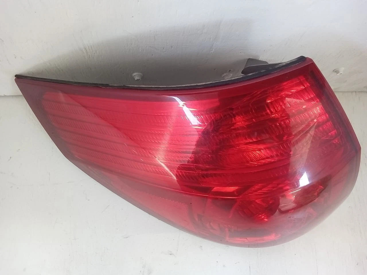 2006-2010 TOYOTA SIENNA TAIL LIGHT REAR LAMP LEFT DRIVER SIDE 81560AE020