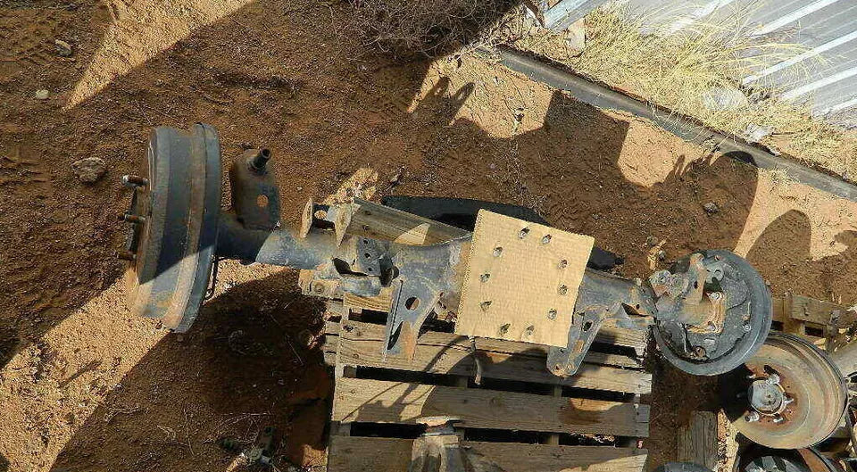 TOYOTA 4RUNNER 2.7L REAR END DIFFERENTIAL AXLE CARRIER HOUSING WITH AXLES ONLY