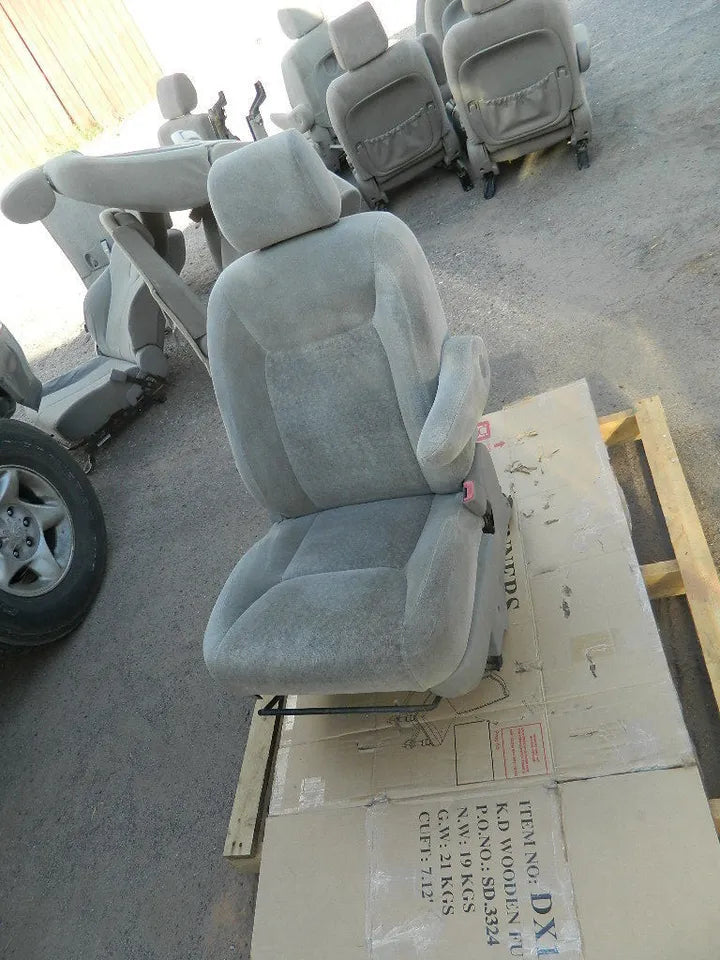 TOYOTA SIENNA FRONT RIGHT PASSENGER SEAT - FABRIC WITHOUT AIRBAG