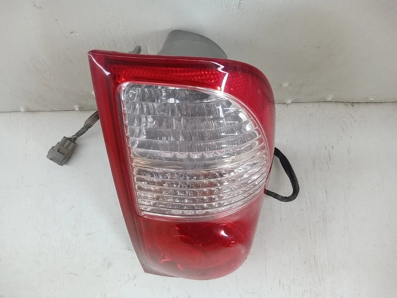 2005-2006 TOYOTA TUNDRA TAIL LIGHT REAR LAMP RIGHT PASSENGER SIDE ACCESS CAB 815500C060