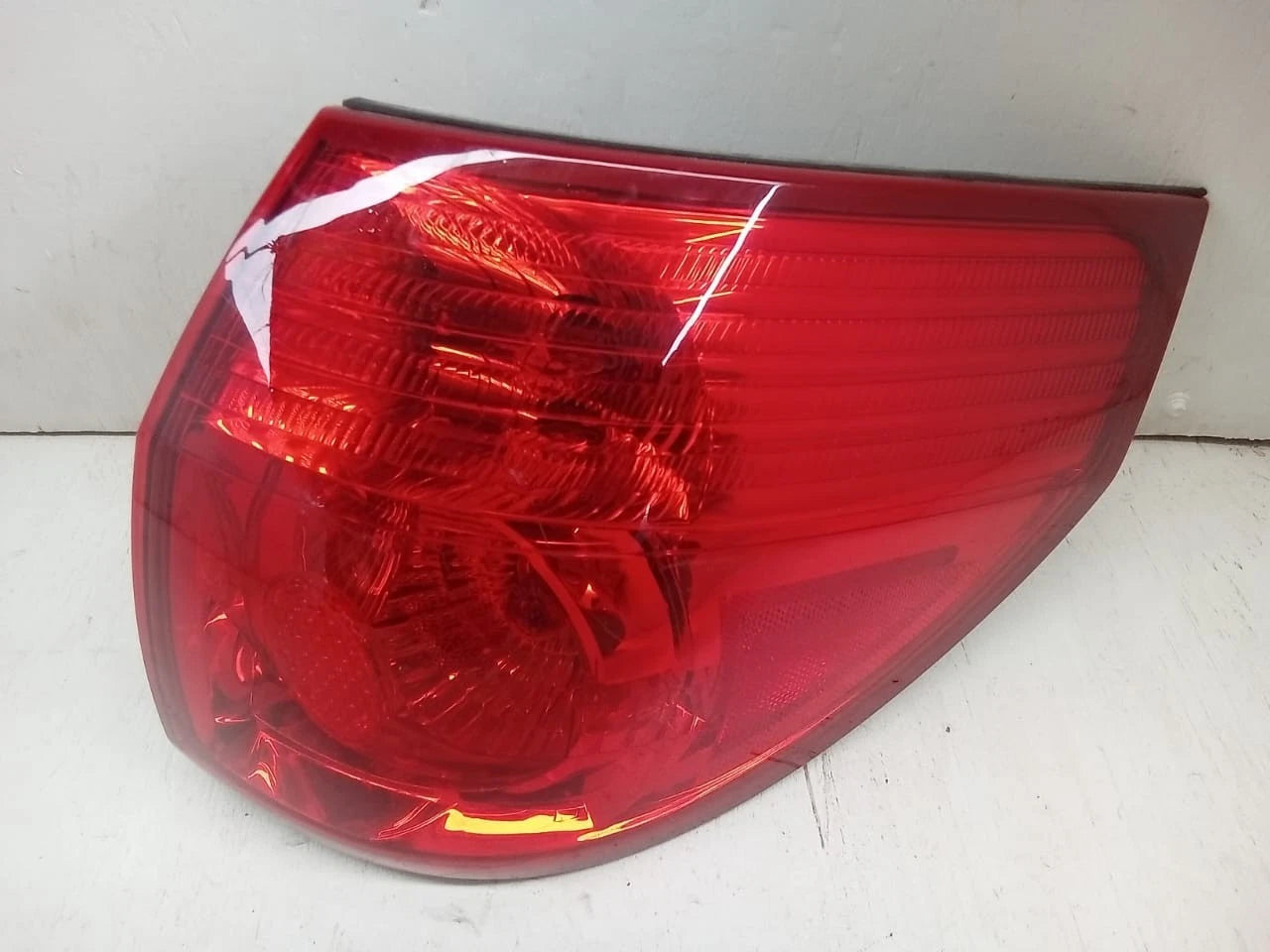 2006-2010 TOYOTA SIENNA TAIL LIGHT REAR LAMP RIGHT PASSENGER SIDE 81550AE020