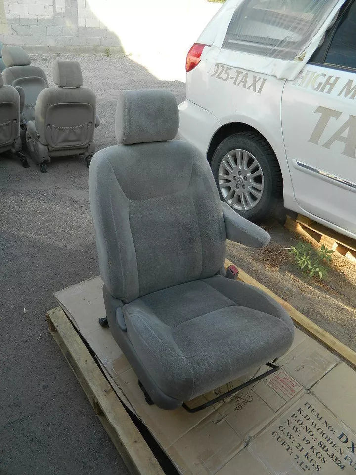TOYOTA SIENNA FRONT RIGHT PASSENGER SEAT - FABRIC WITHOUT AIRBAG