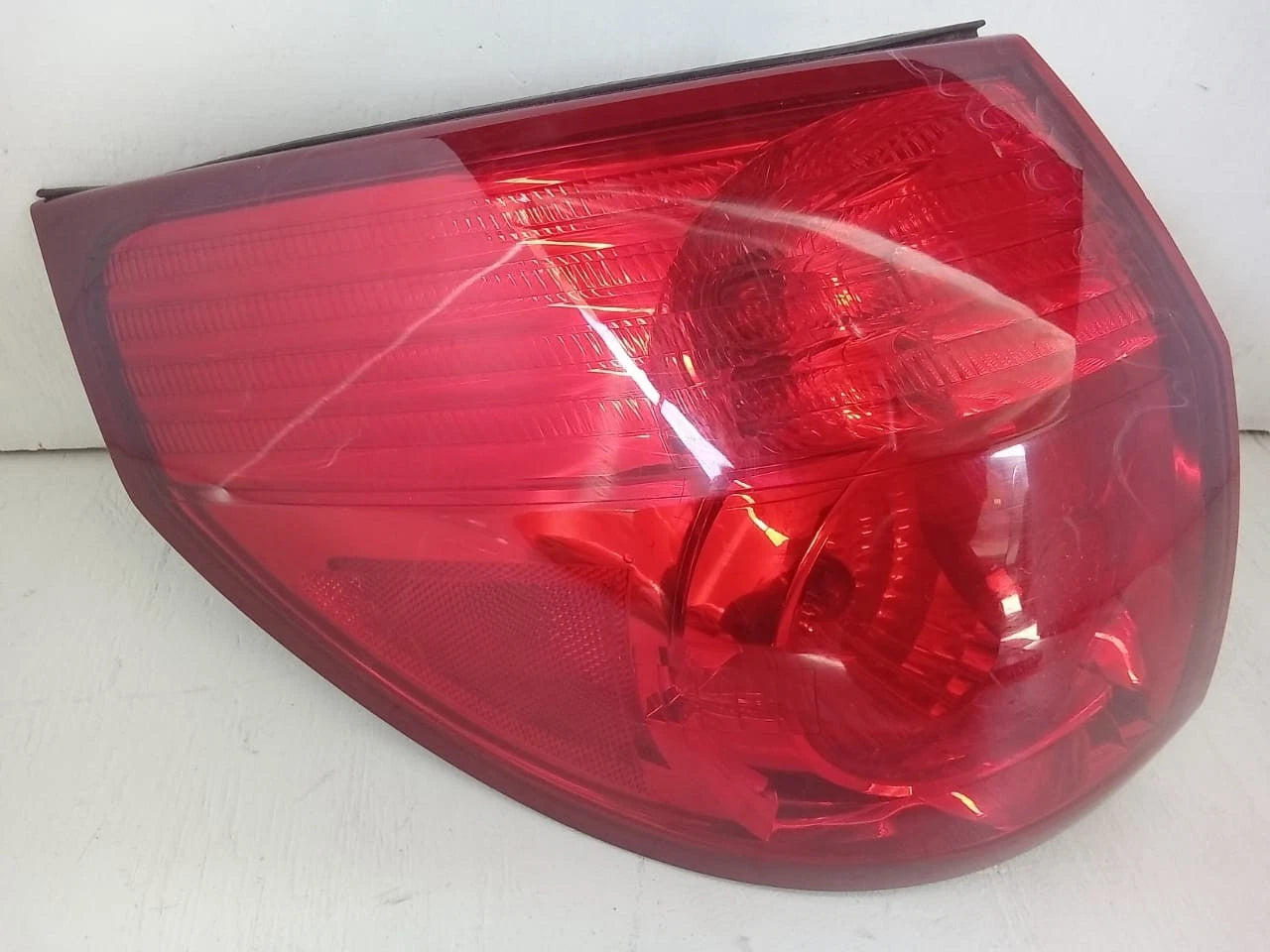 2006-2010 TOYOTA SIENNA TAIL LIGHT REAR LAMP LEFT DRIVER SIDE 81560AE020