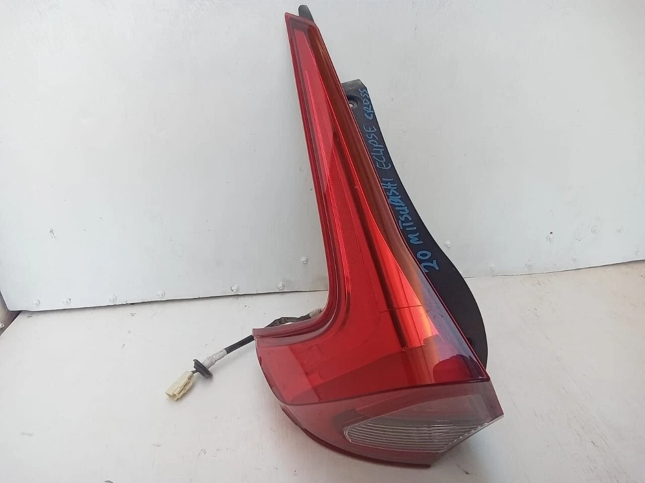 2018-2020 MITSUBISHI ECLIPSE CROSS TAIL LIGHT REAR LAMP LEFT DRIVER SIDE 8330B014