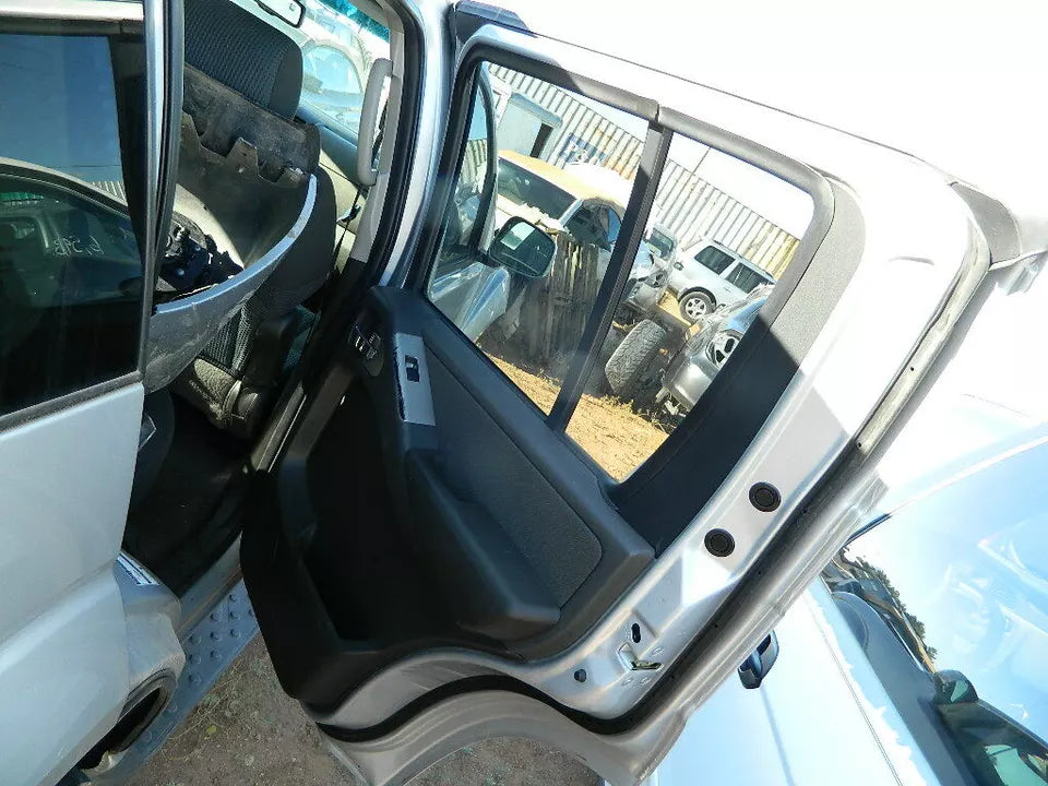 2005 -2011 NISSAN FRONTIER PATHFINDER XTERRA FRONT RIGHT PASSENGER DOOR ASSEMBLY