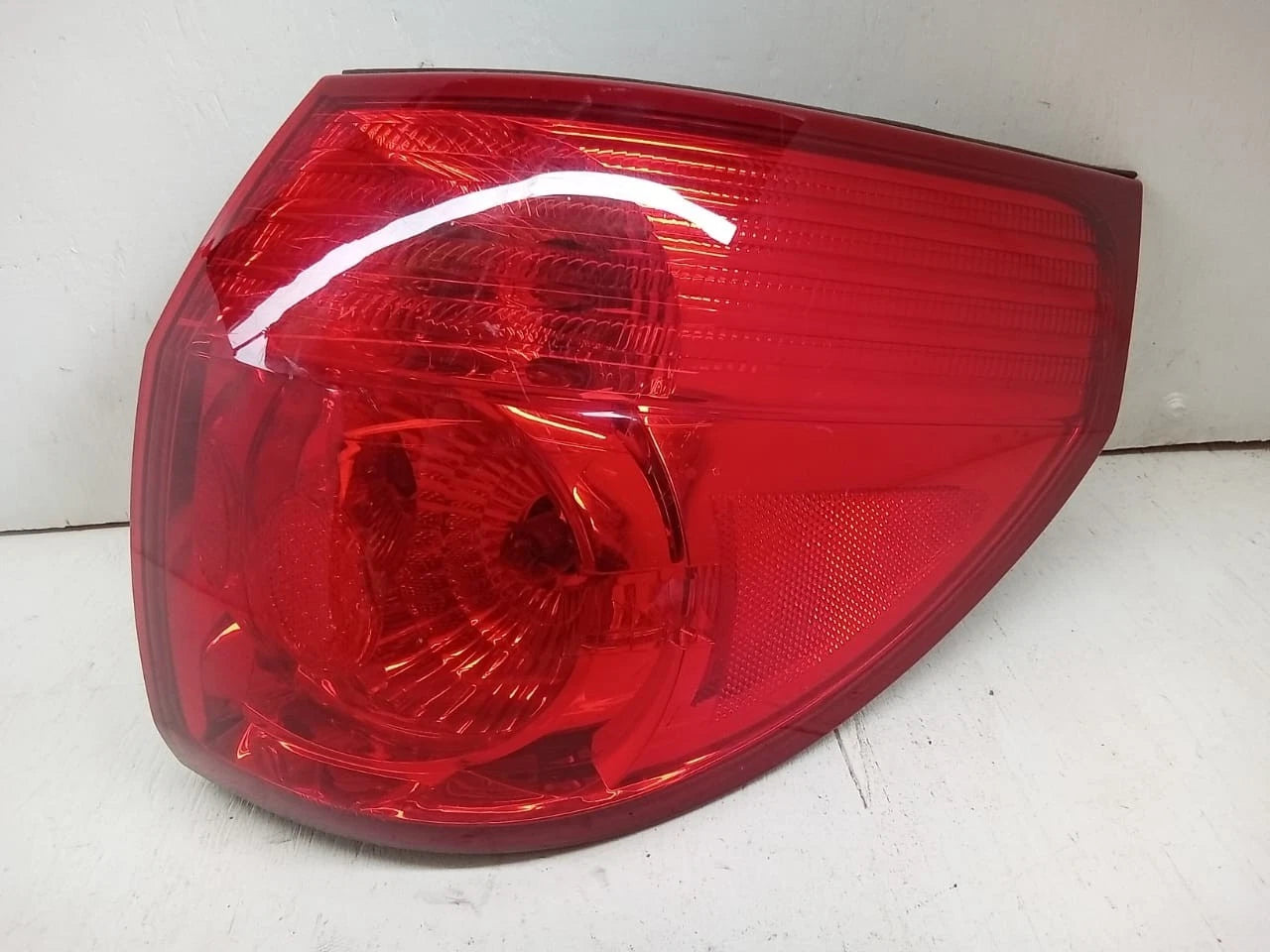 2006-2010 TOYOTA SIENNA TAIL LIGHT REAR LAMP RIGHT PASSENGER SIDE 81550AE020
