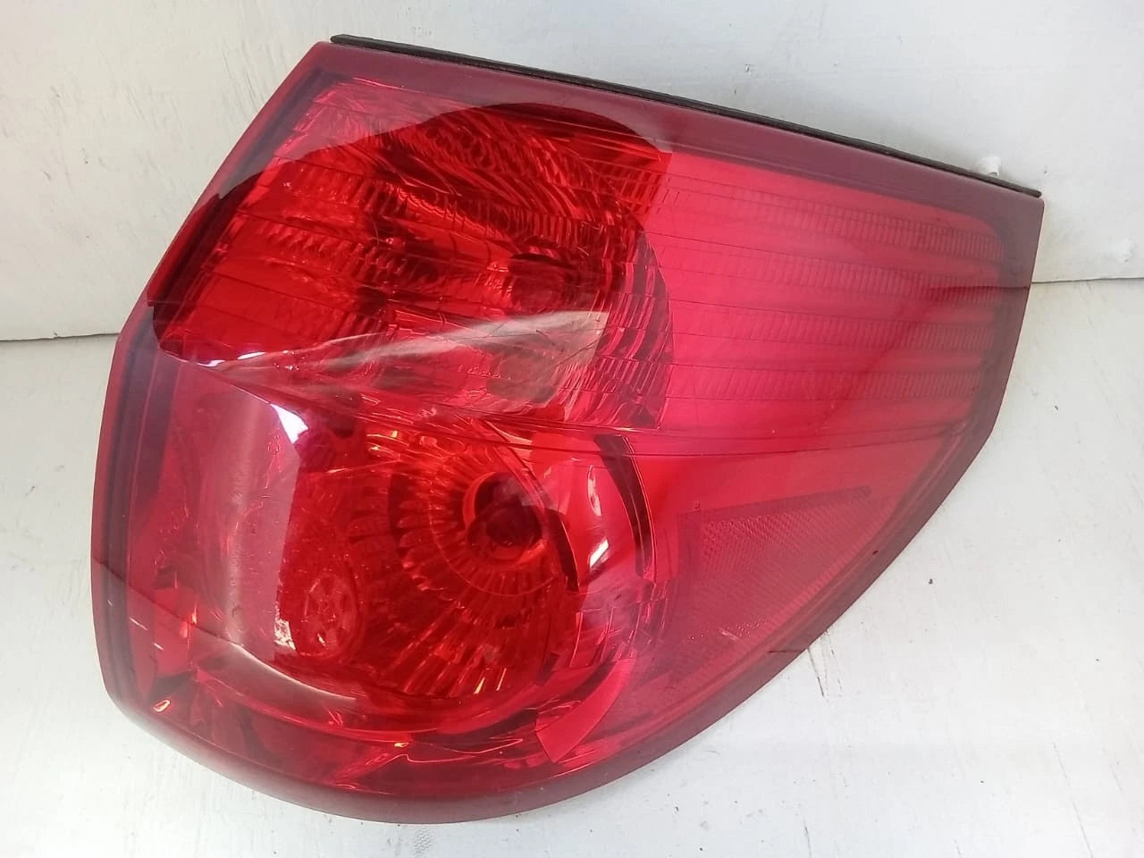 2006-2010 TOYOTA SIENNA TAIL LIGHT REAR LAMP RIGHT PASSENGER SIDE 81550AE020