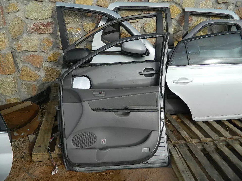 2004 2005 2006 2007 2008 2009 2010 TOYOTA SIENNA RIGHT FRONT PASSENGER DOOR OEM
