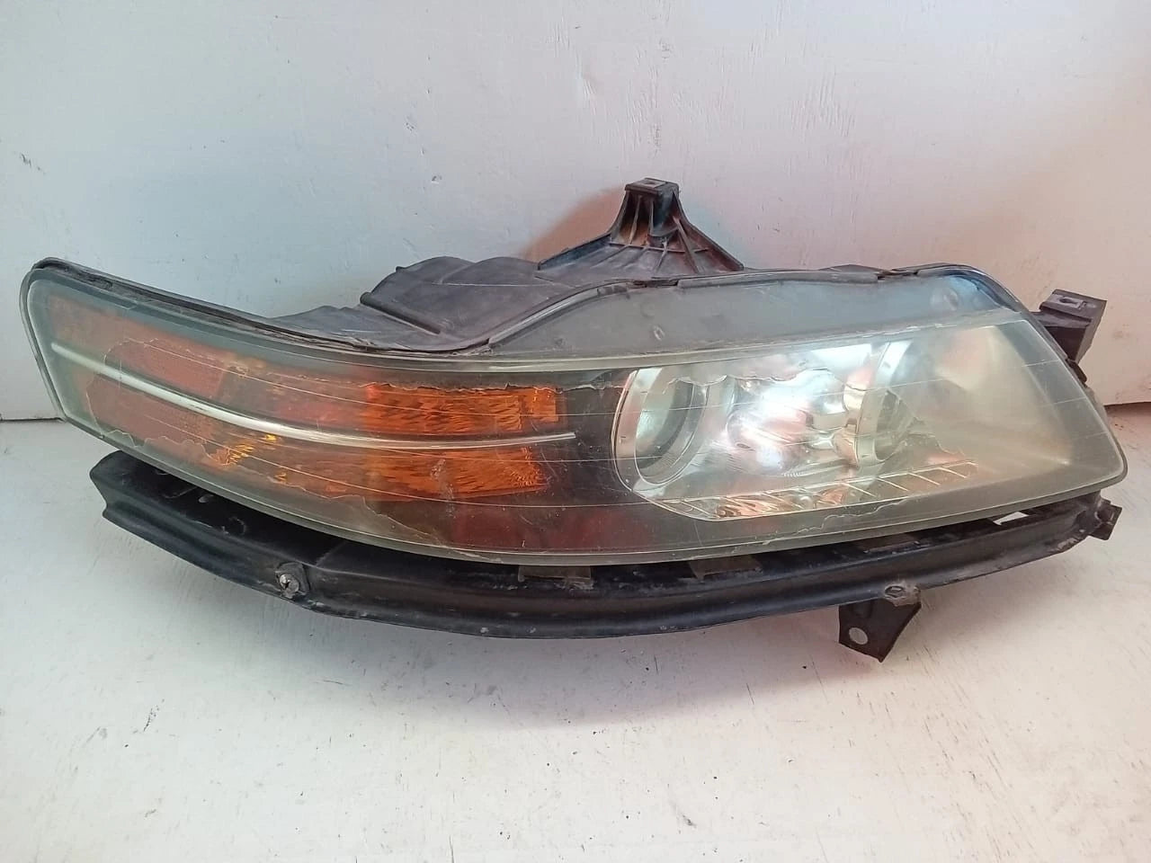 2007-2008 ACURA TL SEDAN RIGHT PASSENGER SIDE HEADLIGHT XENON HID HEADLAMP W3T16591 33151SEPA32