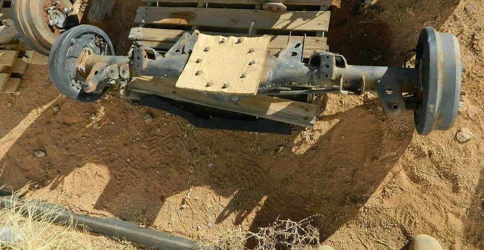 TOYOTA 4RUNNER 2.7L REAR END DIFFERENTIAL AXLE CARRIER HOUSING WITH AXLES ONLY