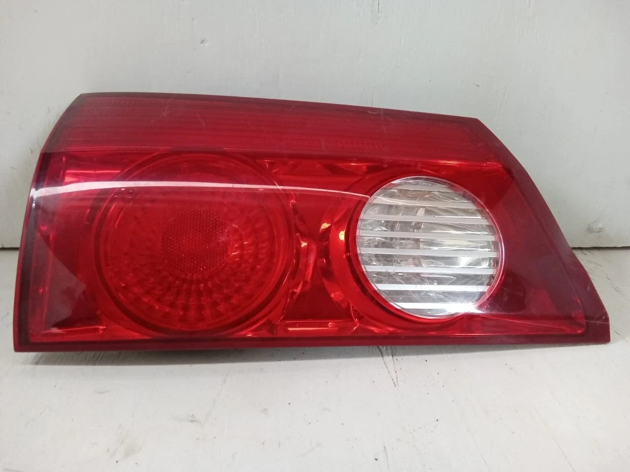 2006 - 2010 TOYOTA SIENNA LID TAIL LIGHT REAR LAMP LEFT DRIVER SIDE 81680-AE020