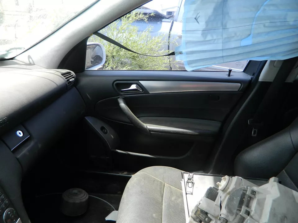 2001 2002 2003 2004 2005 2006 2007 MERCEDES C CLASS FRONT RIGHT DOOR