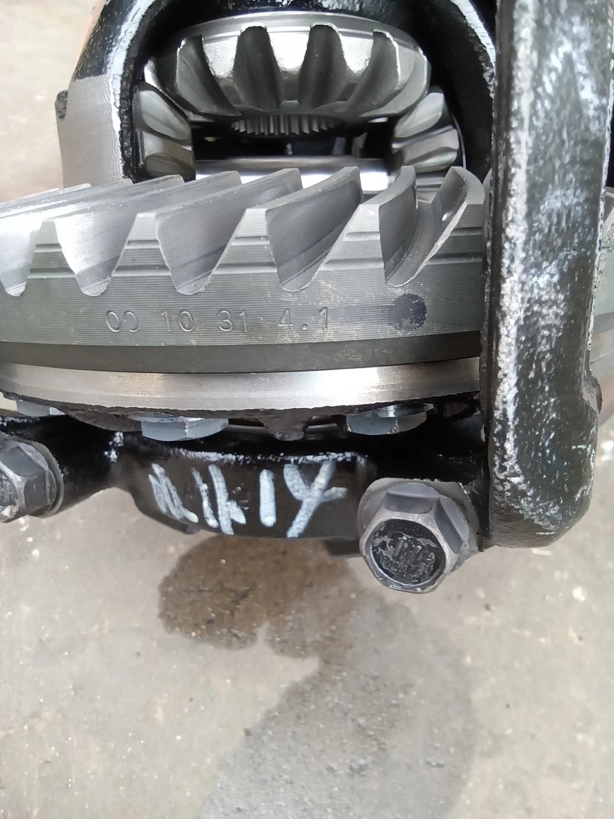 01 -07 TOYOTA SEQUOIA V8 4.7L 4WD REAR DIFFERENTIAL CARRIER 3RD MEMBER 41110-35751