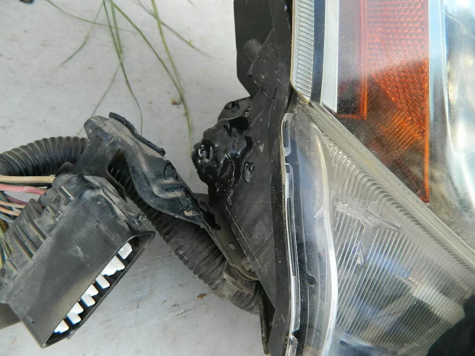 LEXUS IS 350 IS250 SEDAN FRONT PASSENGER SIDE XENON HID HEADLIGHT HEADLAMP ASSY