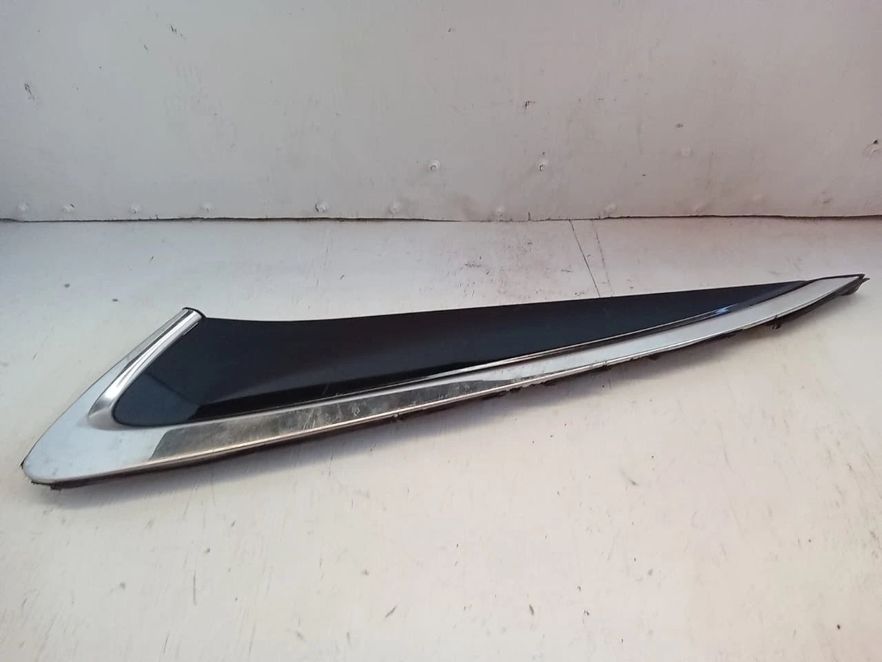 2015-2016 TOYOTA CAMRY LEFT LH SIDE REAR PILLAR TRIM MOLDING OEM 75056-06010