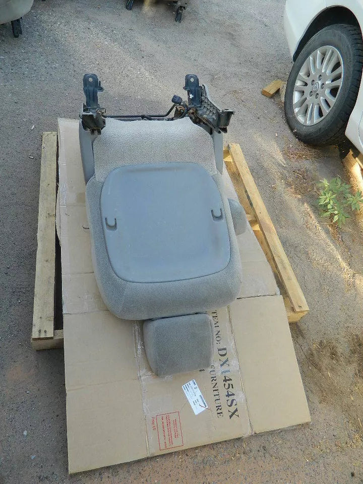 TOYOTA SIENNA FRONT RIGHT PASSENGER SEAT - FABRIC WITHOUT AIRBAG