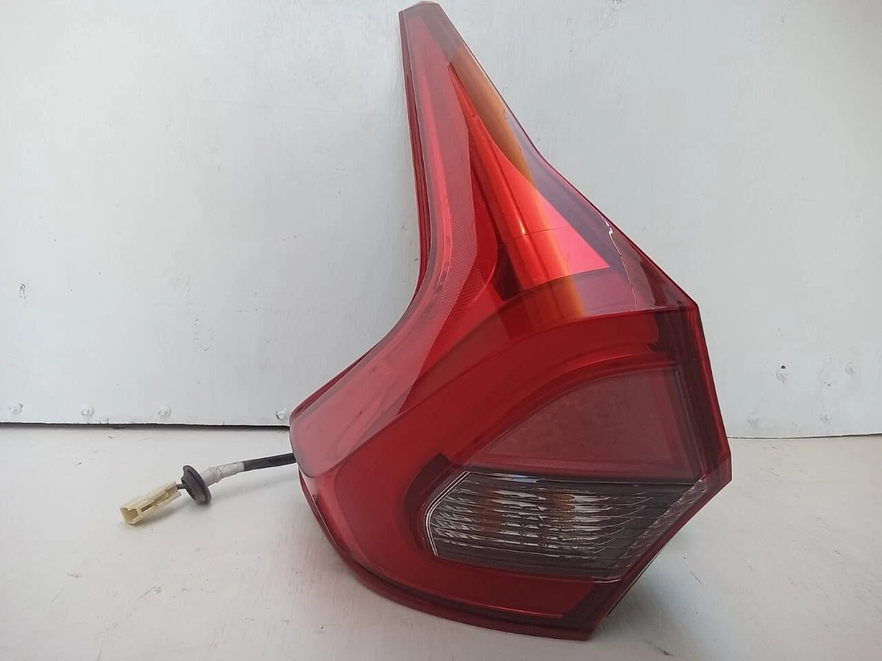 2018-2020 MITSUBISHI ECLIPSE CROSS TAIL LIGHT REAR LAMP LEFT DRIVER SIDE 8330B014
