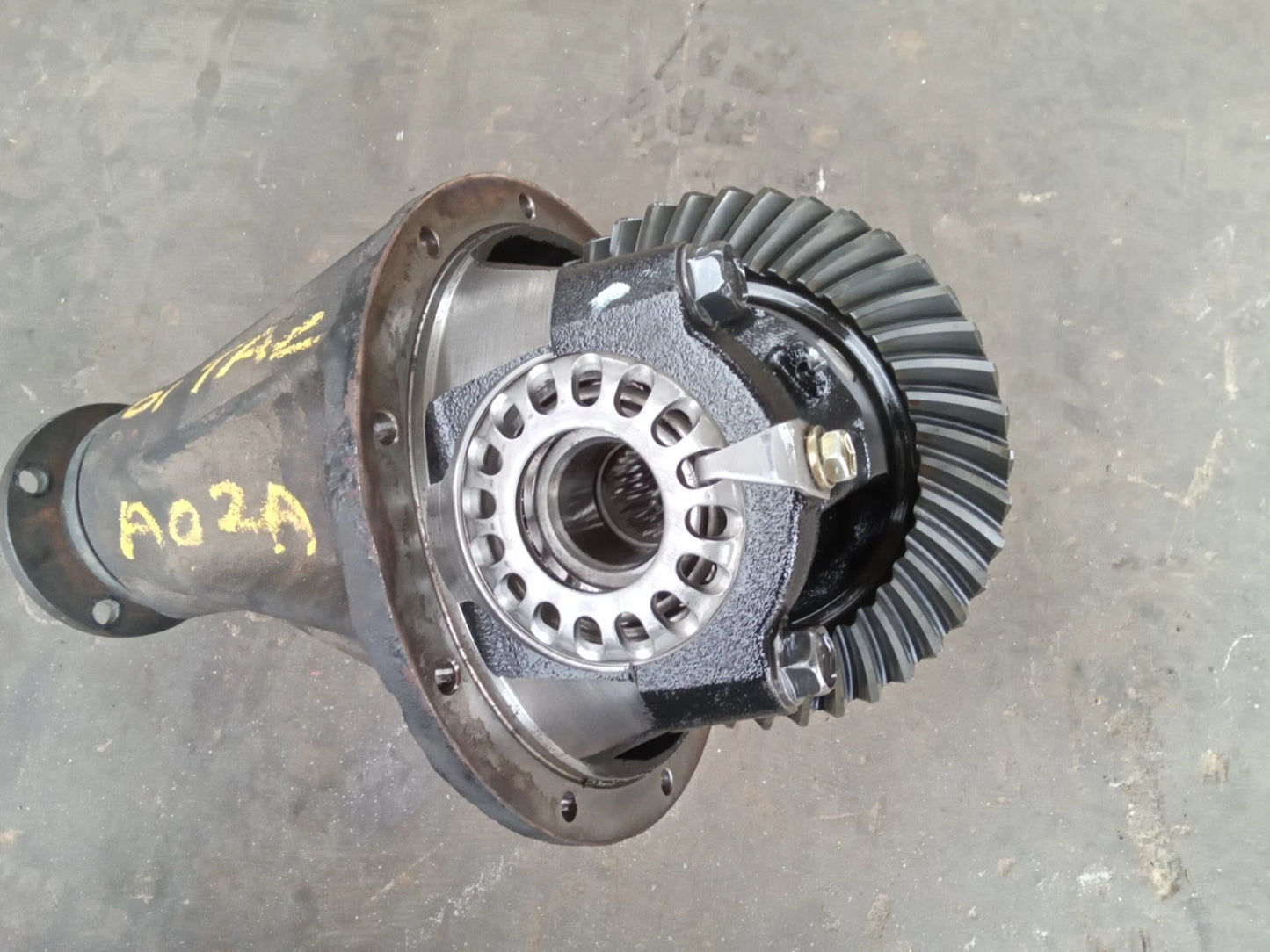 96 - 01 TOYOTA TACOMA REAR DIFFERENTIAL AXLE PUMPKIN 3RD THIRD MEMBER 3.58 41110-35260